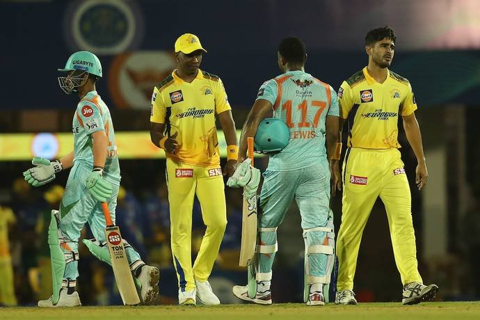 TATA IPL 2022 Lucknow Super Gaints LSG chase 210 runs and beats Chennai Super kings by 6 wicket in a high scoring match